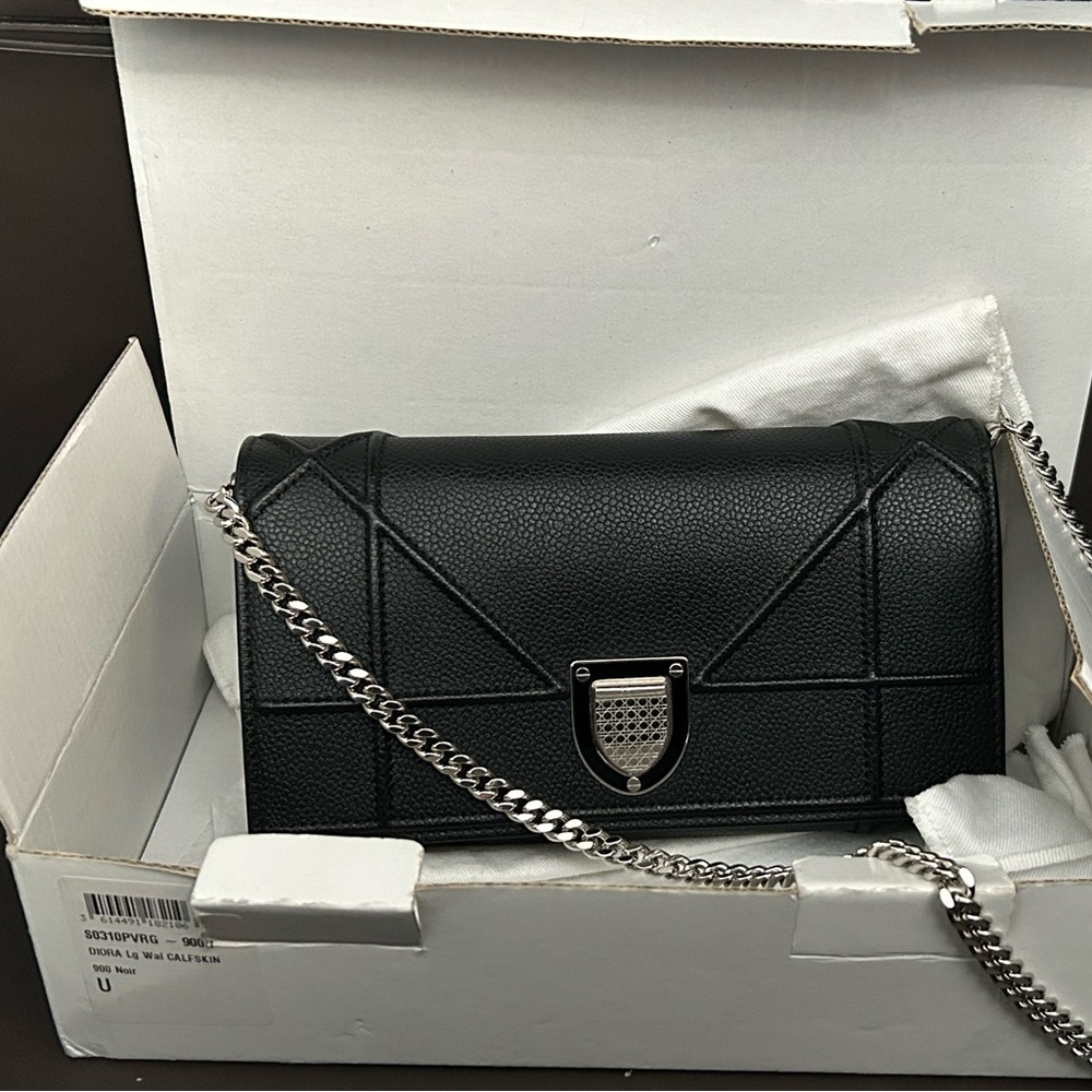 Diorama wallet on chain